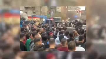 إغلاق المجمعات التجارية.. احتجاجات في سوق طهران بعد قفزة مفاجئة لأسعار الدولار الأمريكي